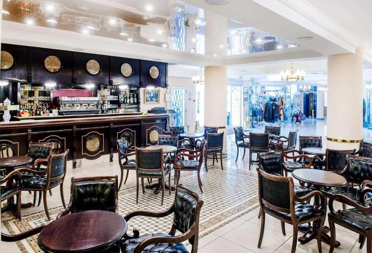 Hotel Christ Roi ルルド